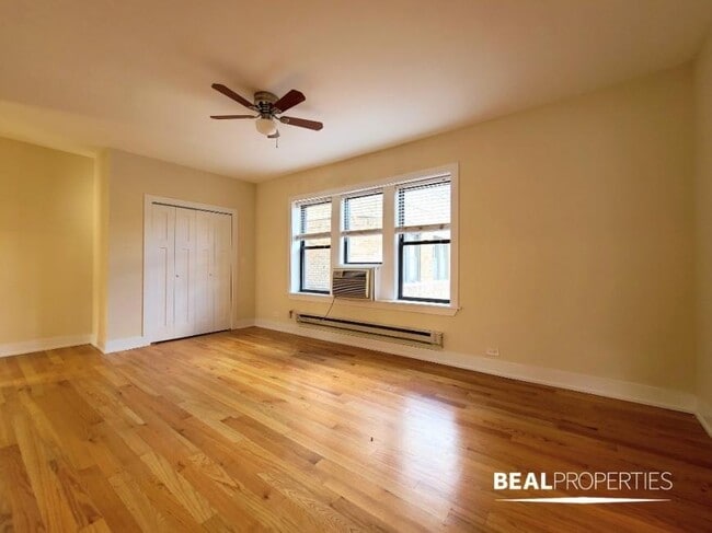 3722 N Pine Grove Ave in Chicago, IL - Building Photo - Building Photo