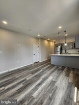623 W Oxford St