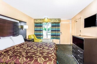Broward Village West in Fort Lauderdale, FL - Building Photo - Building Photo