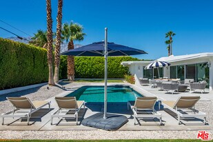2287 E Hildy Ln in Palm Springs, CA - Building Photo