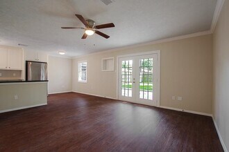 4205 Ember Ln in Deer Park, TX - Foto de edificio - Building Photo