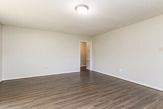 608 Hilliard St in Conroe, TX - Building Photo - Building Photo