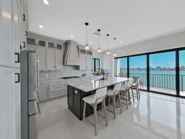 882 Bay Point Dr