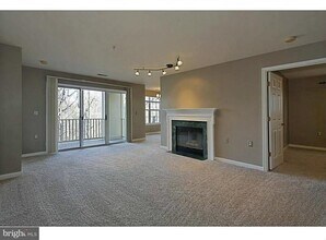 111 Timberbrook Ln, Unit 103 in Gaithersburg, MD - Building Photo - Building Photo
