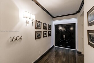 300 S Pointe Dr, Unit # 1604 in Miami Beach, FL - Building Photo - Building Photo