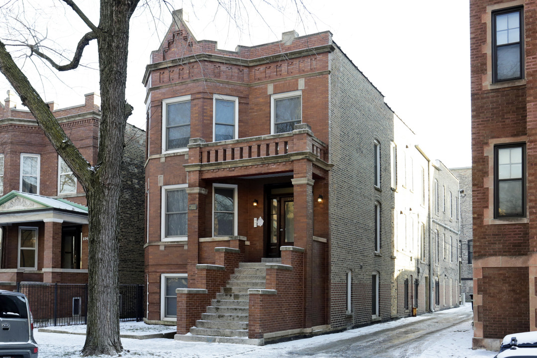 2247 W Thomas St in Chicago, IL - Building Photo