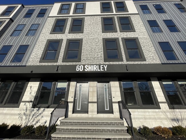 64 Shirley Ave, Unit #103 in Revere, MA - Foto de edificio - Building Photo