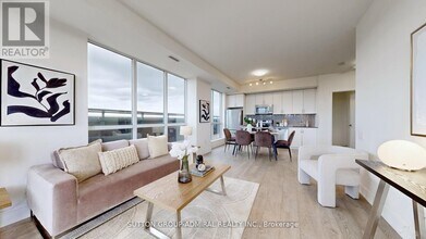 7608 Yonge St in Vaughan, ON - Building Photo - Building Photo