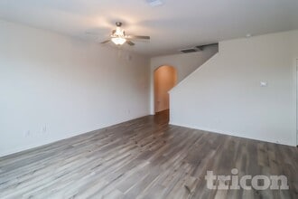 805 Clark Dr in Ferris, TX - Foto de edificio - Building Photo