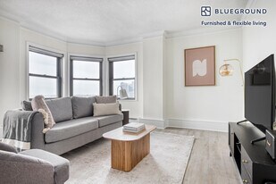 1400 N Lake Shore Dr in Chicago, IL - Building Photo