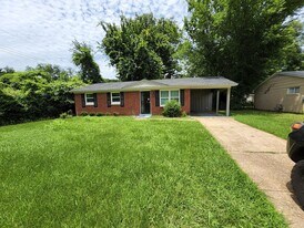 384 Lillian Dr in Memphis, TN - Building Photo