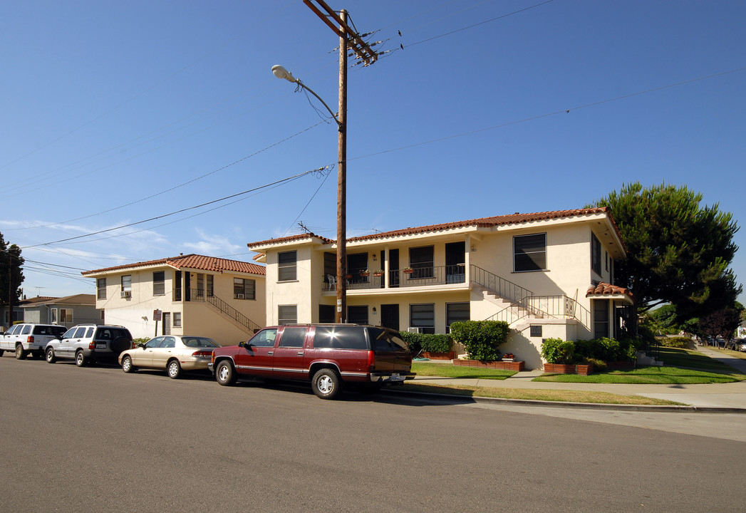 302 Margaret Ave in Los Angeles, CA - Building Photo