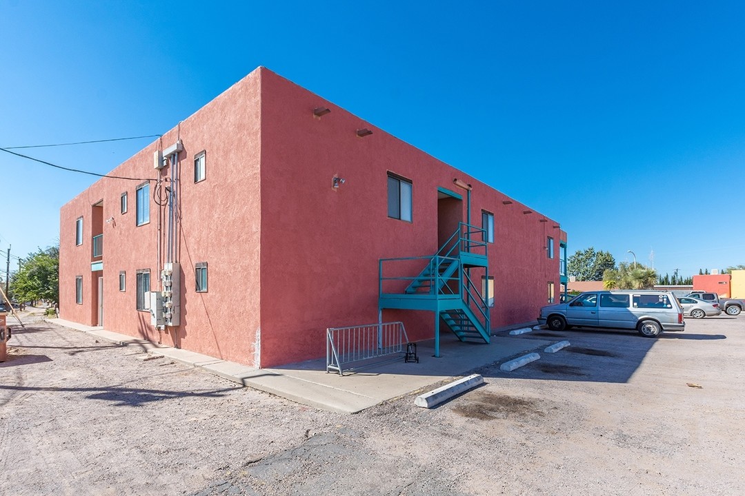 Desert Rose Apartments in Las Cruces, NM - Building Photo