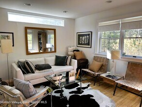 281 Chestnut Hill Rd in Woodstock, NY - Building Photo - Building Photo