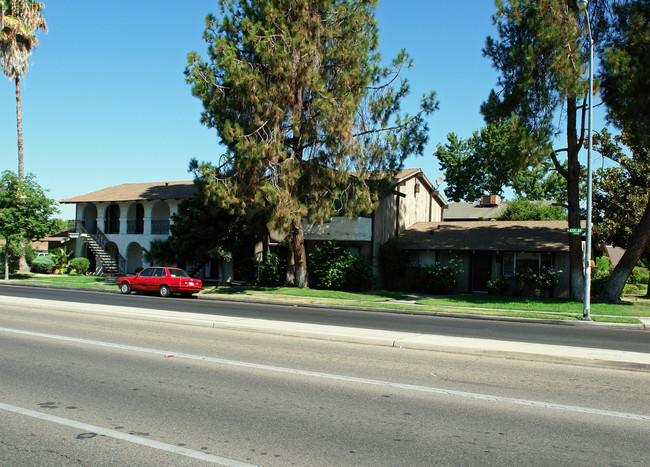 1748 W Ashlan Ave in Fresno, CA - Building Photo - Building Photo