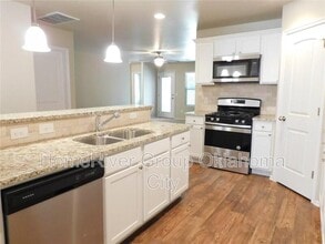 129 St Charles Way in Midwest City, OK - Building Photo - Building Photo