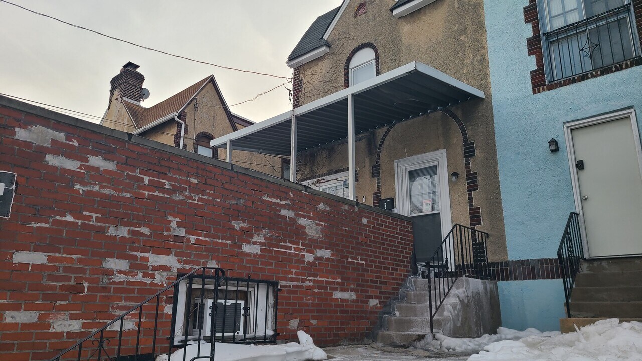 210 Long Ln in Upper Darby Township, PA - Building Photo