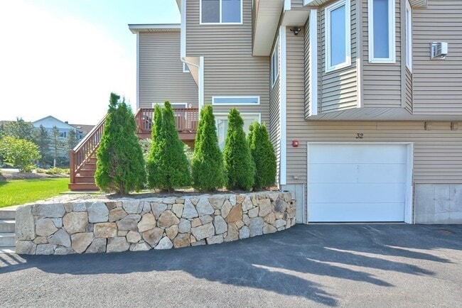 32 John Hancock Dr in Ashland, MA - Building Photo - Building Photo