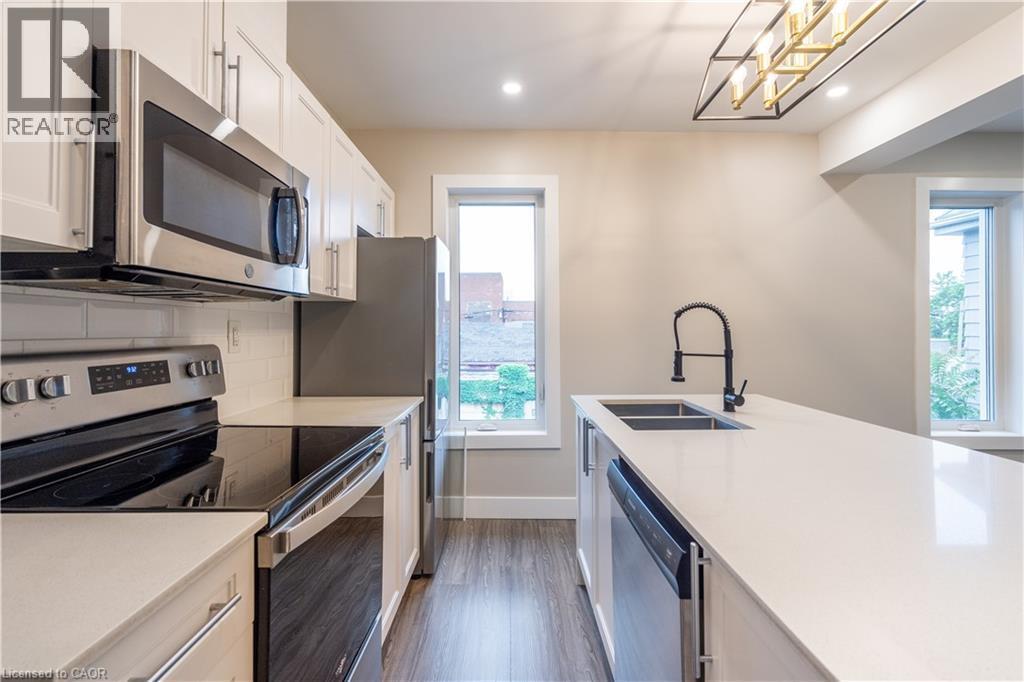 155 Wentworth St N in Hamilton, ON - Building Photo
