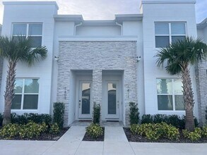 1411 Serendipity Ln in Four Corners, FL - Building Photo - Building Photo