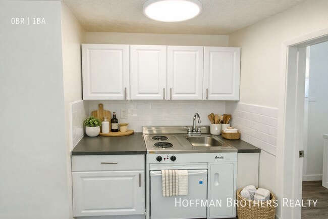 224 S Reno St, Unit 10 in Los Angeles, CA - Building Photo - Building Photo