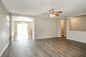 9726 Hazel Lake Dr in Jacksonville, FL - Building Photo - Building Photo