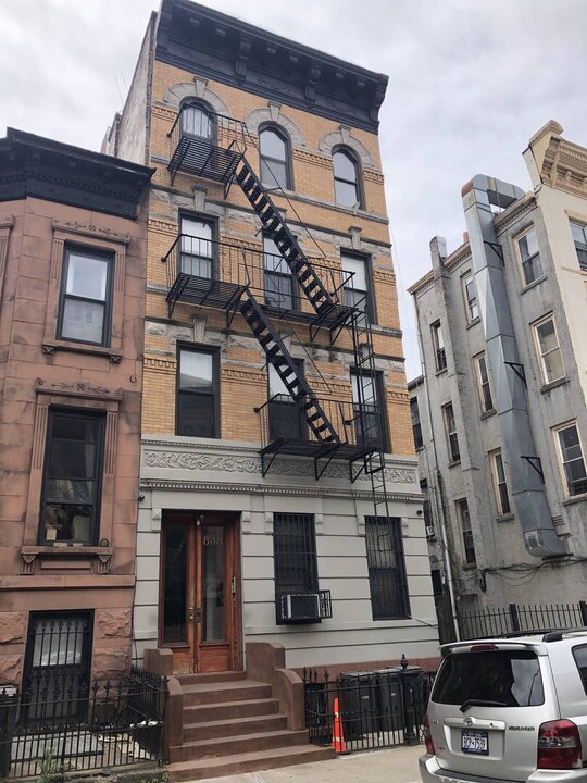 808 Putnam Ave in Brooklyn, NY - Building Photo