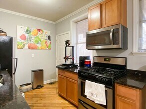 1619 W Wallen Ave, Unit W2 in Chicago, IL - Building Photo - Building Photo