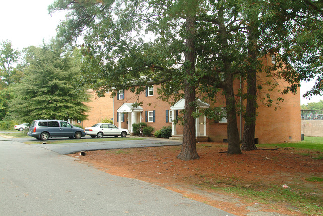 Collindale Apartments in Richmond, VA - Building Photo - Building Photo