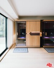 350 N Palm Dr in Beverly Hills, CA - Foto de edificio - Building Photo