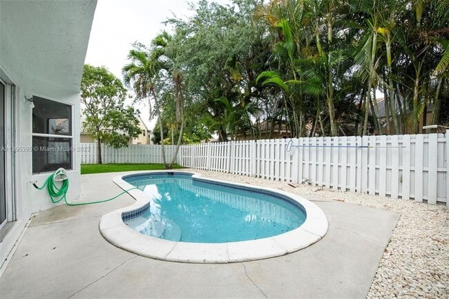 1127 SW 104th Way