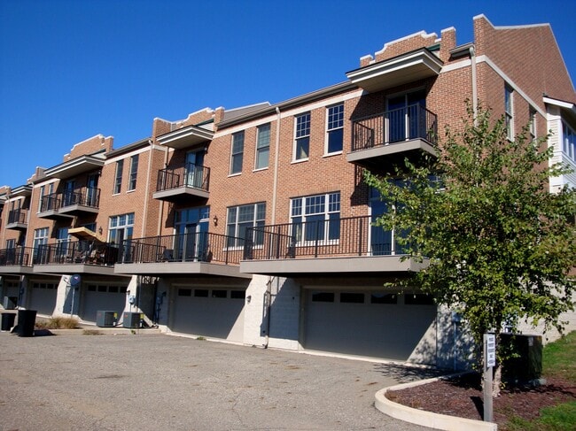 201 W Mishawaka Ave in Mishawaka, IN - Building Photo - Building Photo