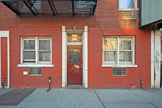 182-184 Avenue A in New York, NY - Building Photo - Building Photo