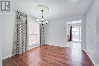 1230 Sagewood Crescent in Oakville, ON - Building Photo - Building Photo