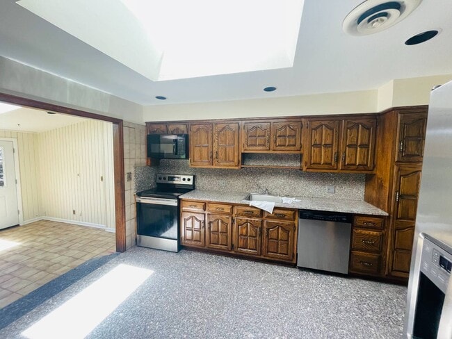 146 Woolsey Ave in Glen Cove, NY - Building Photo - Building Photo