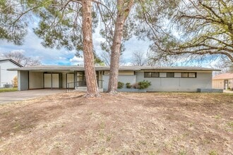 2618 A in San Angelo, TX - Foto de edificio - Building Photo