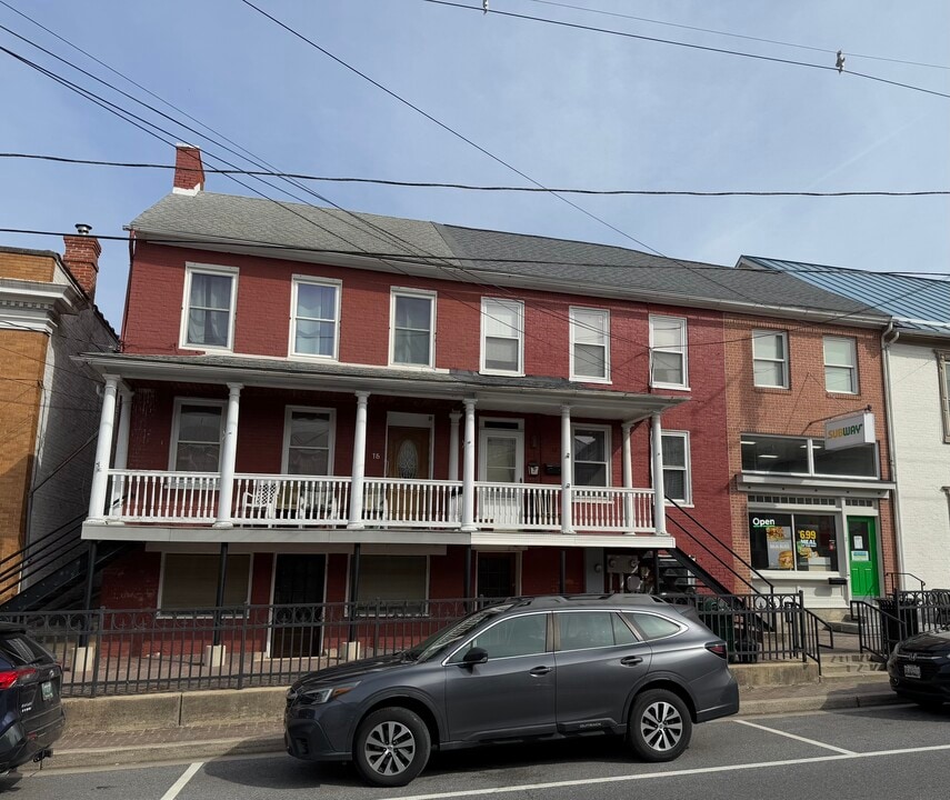 15 N Main St, Unit #2 in Boonsboro, MD - Foto de edificio