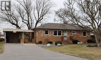 3820 Karen St in Windsor, ON - Building Photo