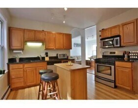 46 Middle St, Unit 1 in Boston, MA - Foto de edificio - Building Photo