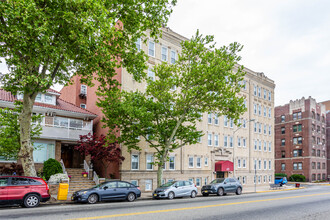 River Cliff Hall in Weehawken, NJ - Building Photo - Building Photo