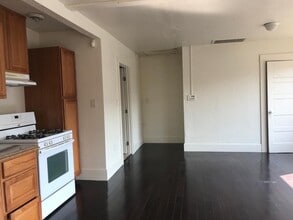 329 S Veach Ave in Manteca, CA - Building Photo - Building Photo