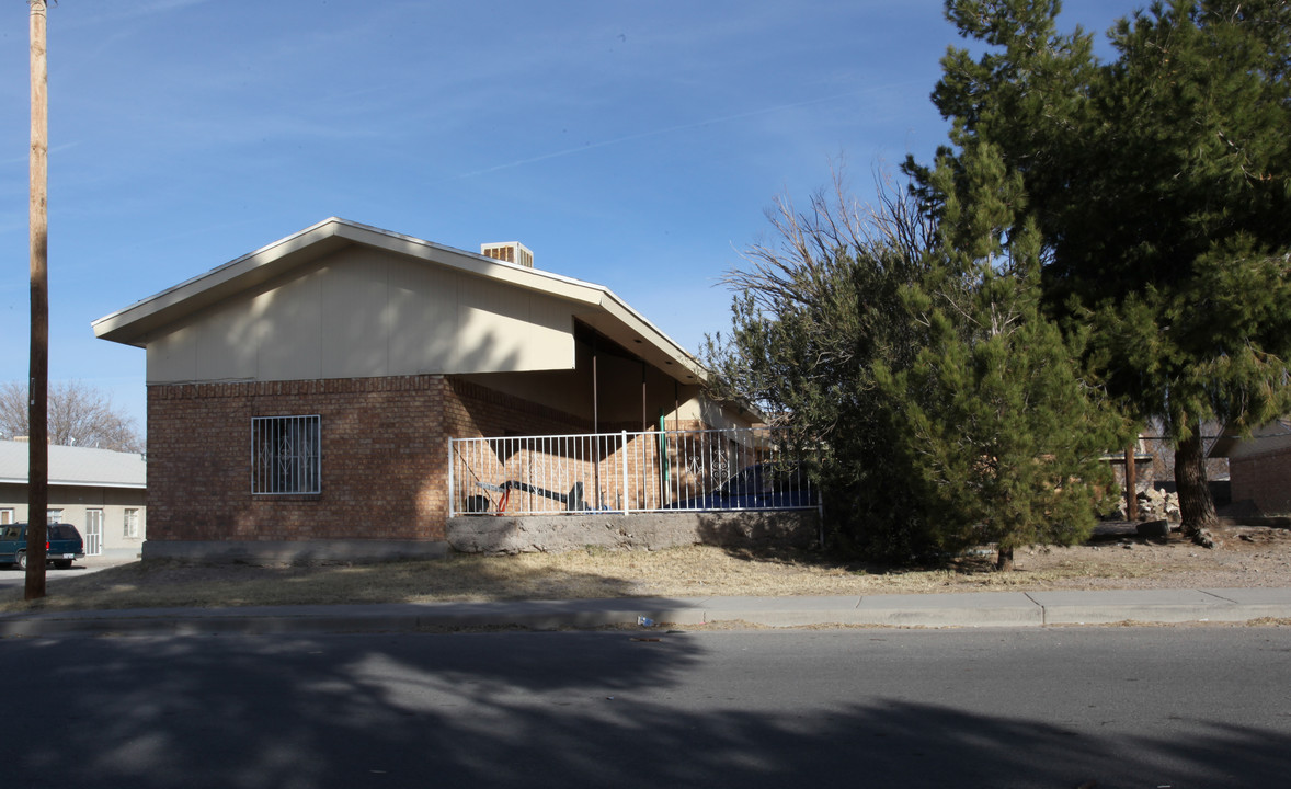 6950 2nd St in Canutillo, TX - Building Photo