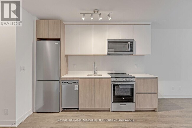 3100 Keele St in Toronto, ON - Building Photo - Building Photo