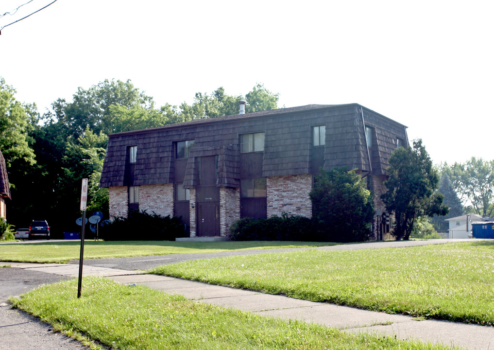 750 Mauro Cir in Warren, OH - Building Photo