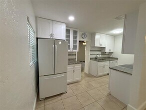 4727 W Wallcraft Ave in Tampa, FL - Building Photo - Building Photo