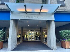 33 Pond Ave, Unit 1019 in Brookline, MA - Foto de edificio - Building Photo