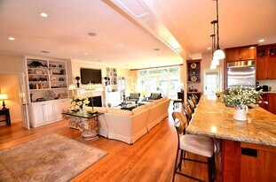 135 E Ave in Coronado, CA - Building Photo