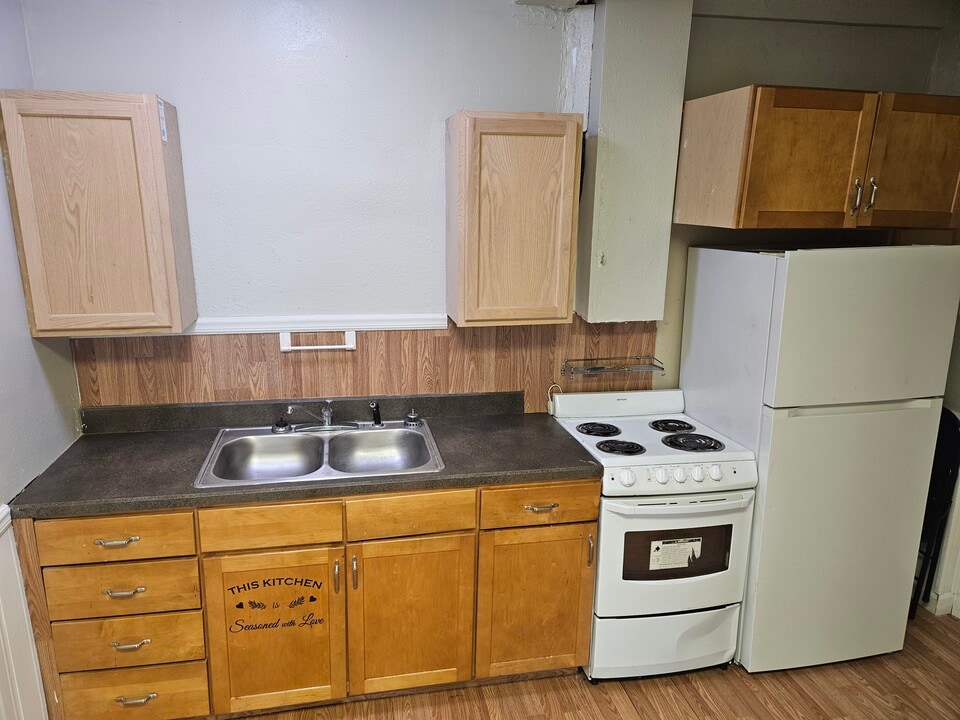 301 W Walnut St, Unit 301 w. walnut St Apt#3 in Ogden, IA - Building Photo