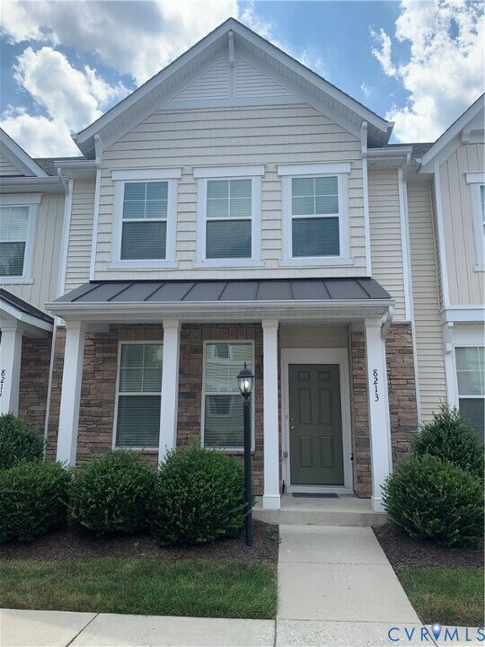 8213 Center Path Ln in Mechanicsville, VA - Building Photo