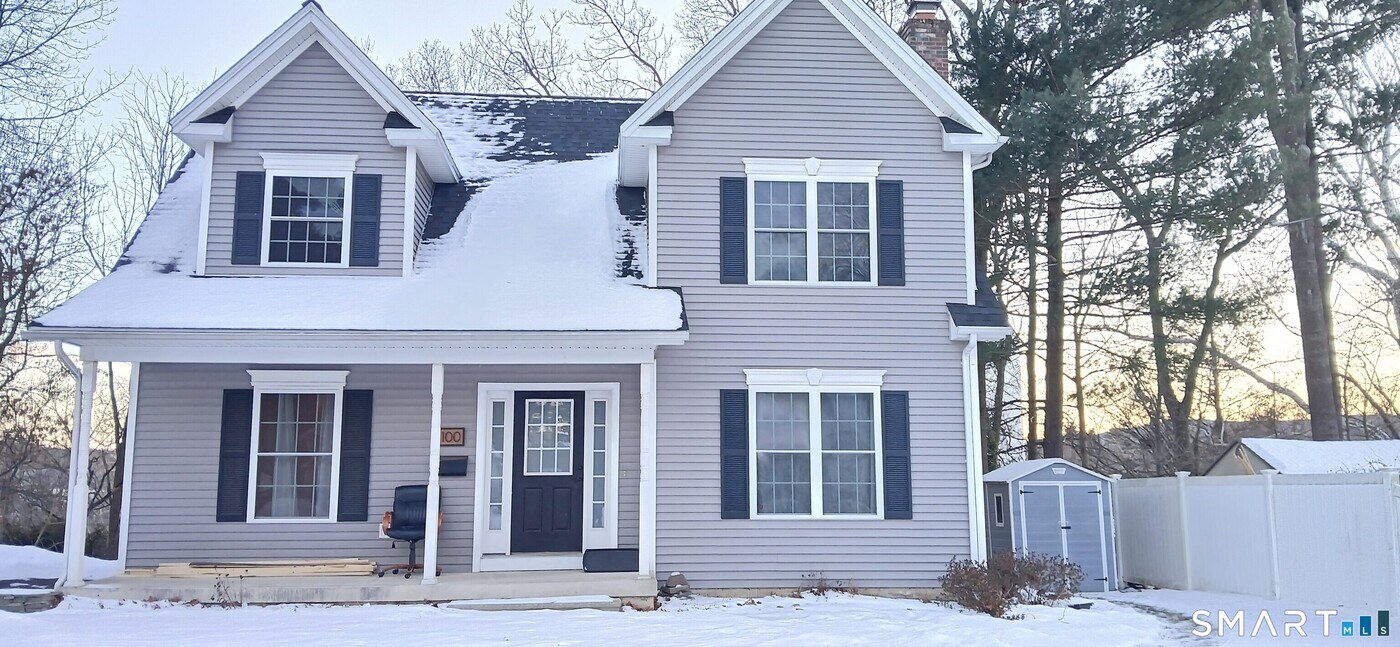 100 Beacon St in Bristol, CT - Building Photo